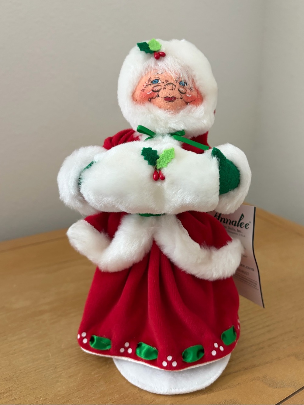 2009” Annalee Holiday Christmas 9” Mrs Holly Berry Santa
